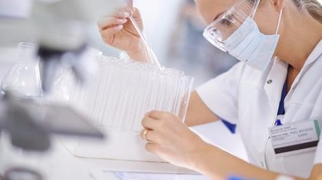 新疆医科大学第一附属医院第三代试管一般得多少钱？